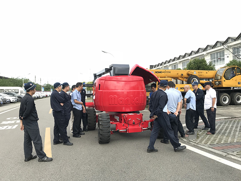 成都升降平臺入駐成都火車機務(wù)段