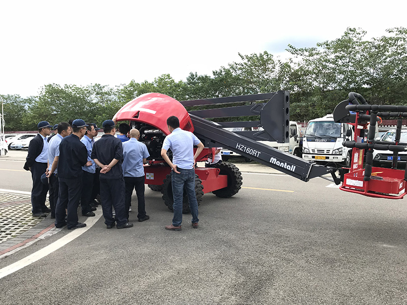 成都升降平臺入駐成都火車機務(wù)段