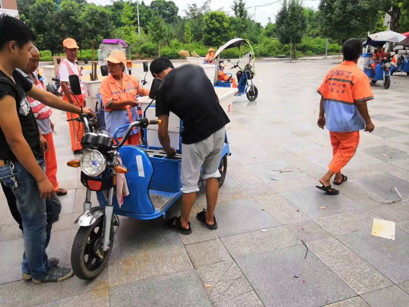 當(dāng)電動(dòng)環(huán)衛(wèi)車遇見(jiàn)磷酸鐵鋰電池居然沒(méi)有火花？