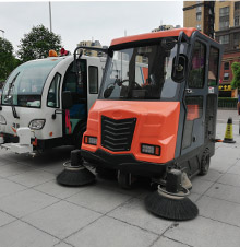 成都勁邦掃地車在宜賓鼎泰